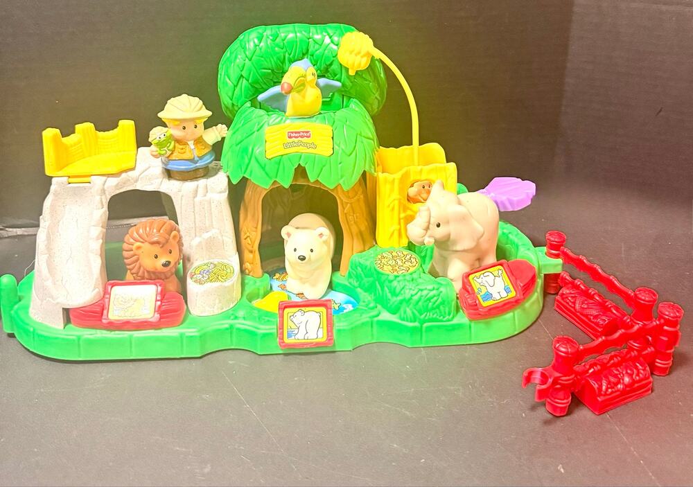 Fisher Price Little People Jungle Zoo Playset Sounds 5 Figures & 2 fence pcs